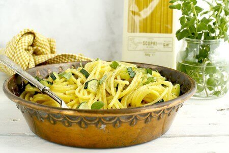 Spaghetti with zucchini carbonara