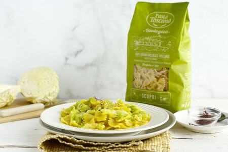 Farfalle with savoy cabbage and saffron