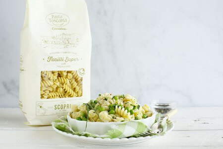 Fusilli with cream of pecorino cheese, peas and pepper