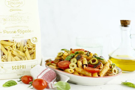 Penne rigate con caponata di melanzane