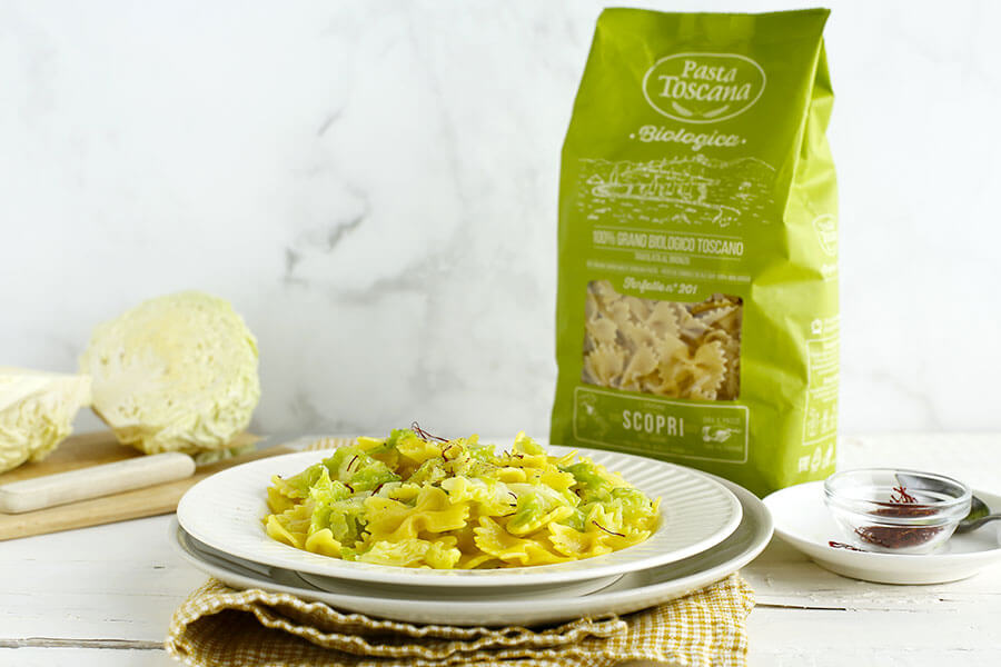 Farfalle con verza e zafferano