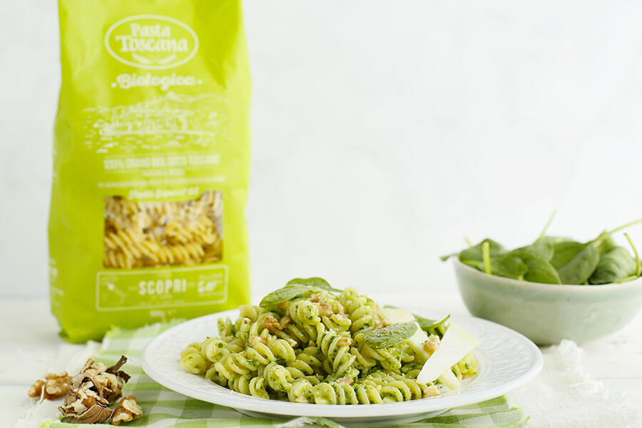Fusilli with walnut and baby spinach pesto 