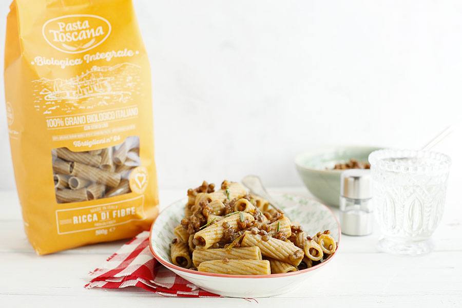 Tortiglioni con ragù di lenticchie e salsiccia