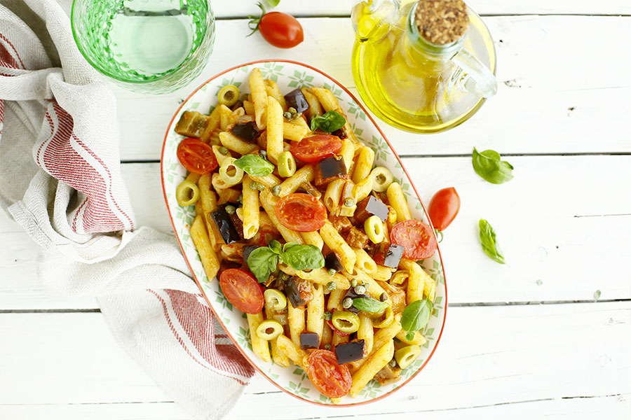 Penne rigate con caponata di melanzane