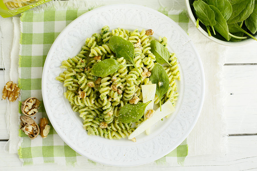 Fusilli with walnut and baby spinach pesto 