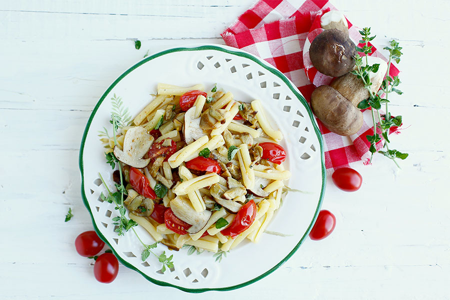 Casarecce con funghi porcini pomodorini e nepitella