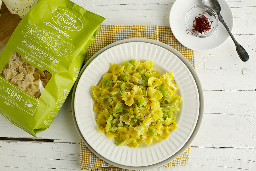 Farfalle with savoy cabbage and saffron