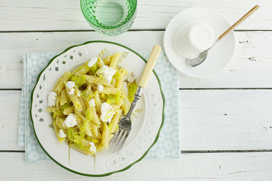 Penne rigate con crema di porri e ricotta