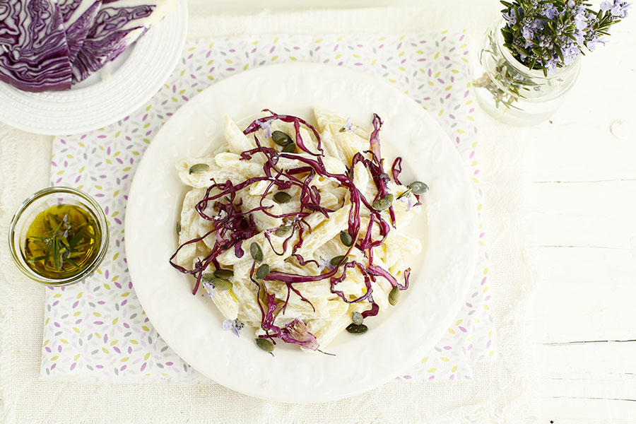 Penne rigate with ricotta cheese, red cabbage and rosemary oil