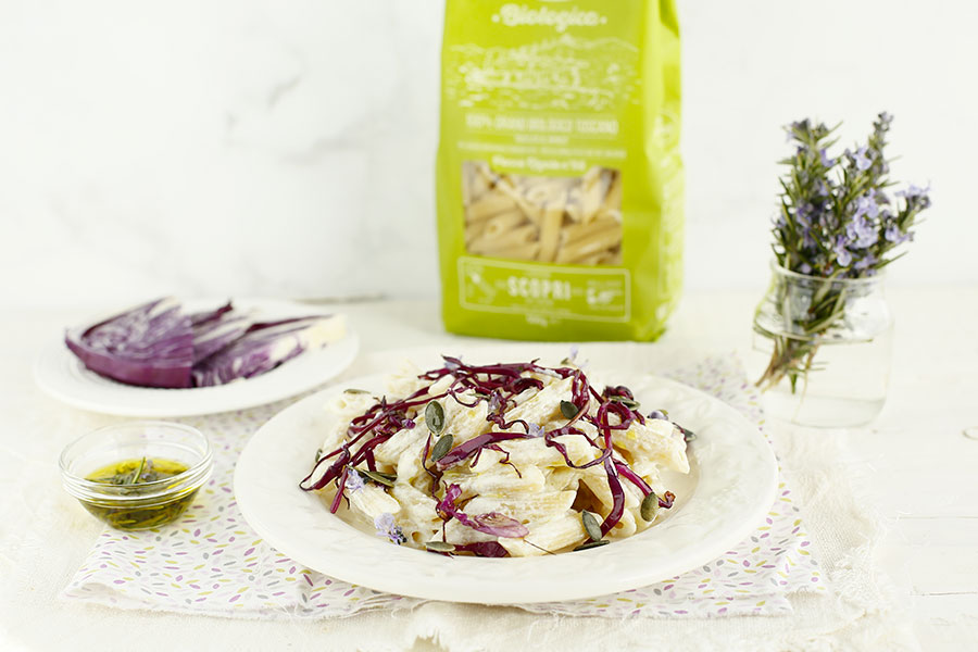 Penne rigate with ricotta cheese, red cabbage and rosemary oil