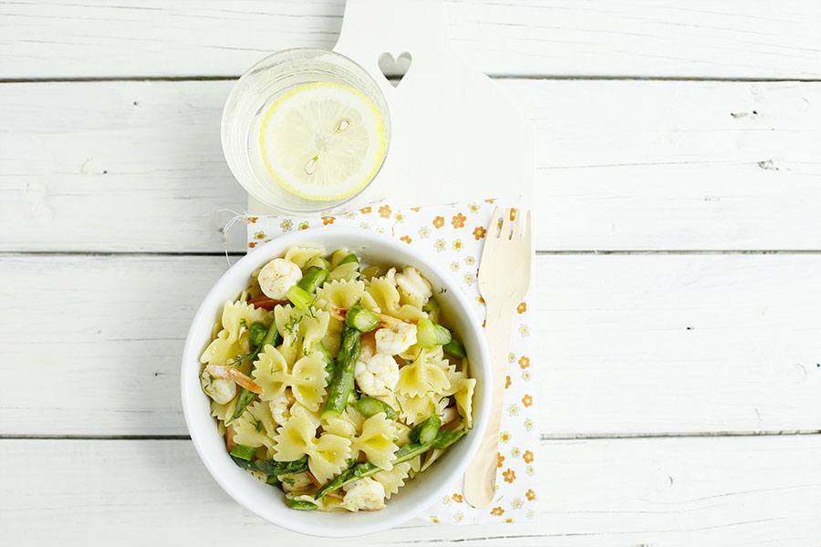 Farfalle con asparagi e gamberi