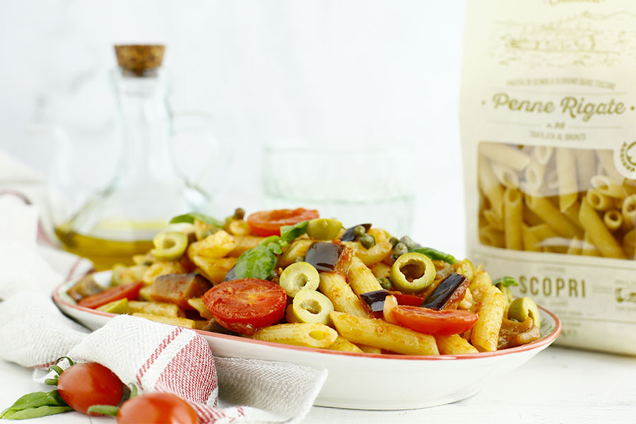 Penne rigate con caponata di melanzane